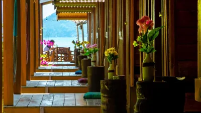 Deluxe Bungalow — Colorful Hut