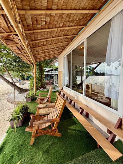 Studio met zeezicht — Colorful Hut